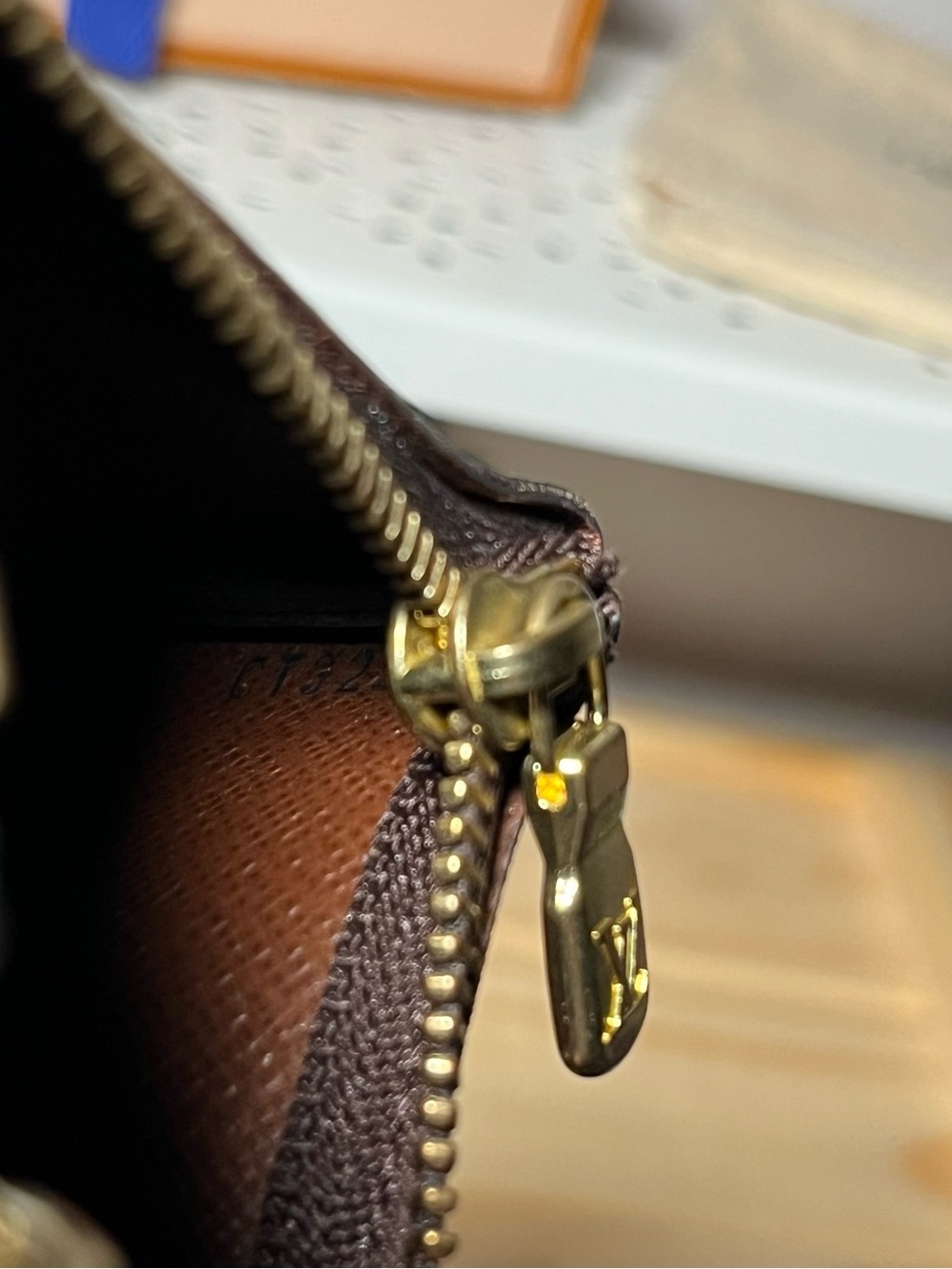 Louis Vuitton Monogram Key Pouch M62650 - Picture 4 of 5